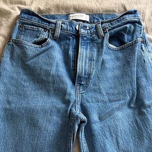 Abercrombie & Fitch 90s relaxed Medium Blue denim 27L with fray hem in the back